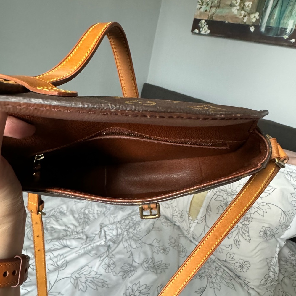 Louis Vuitton Chantilly Women's Crossbody Bag - Picture 4 of 8